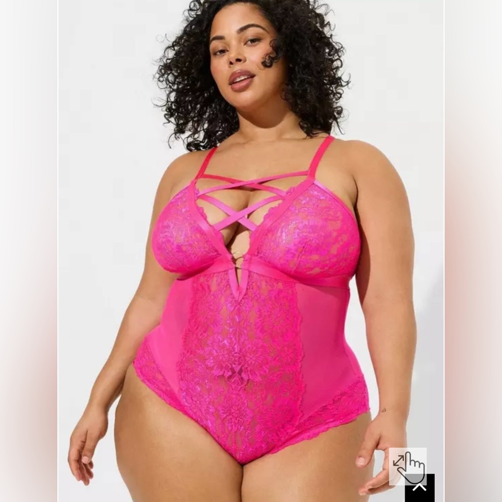 Pink Lace Torrid Bodysuit 💕💋🔥
